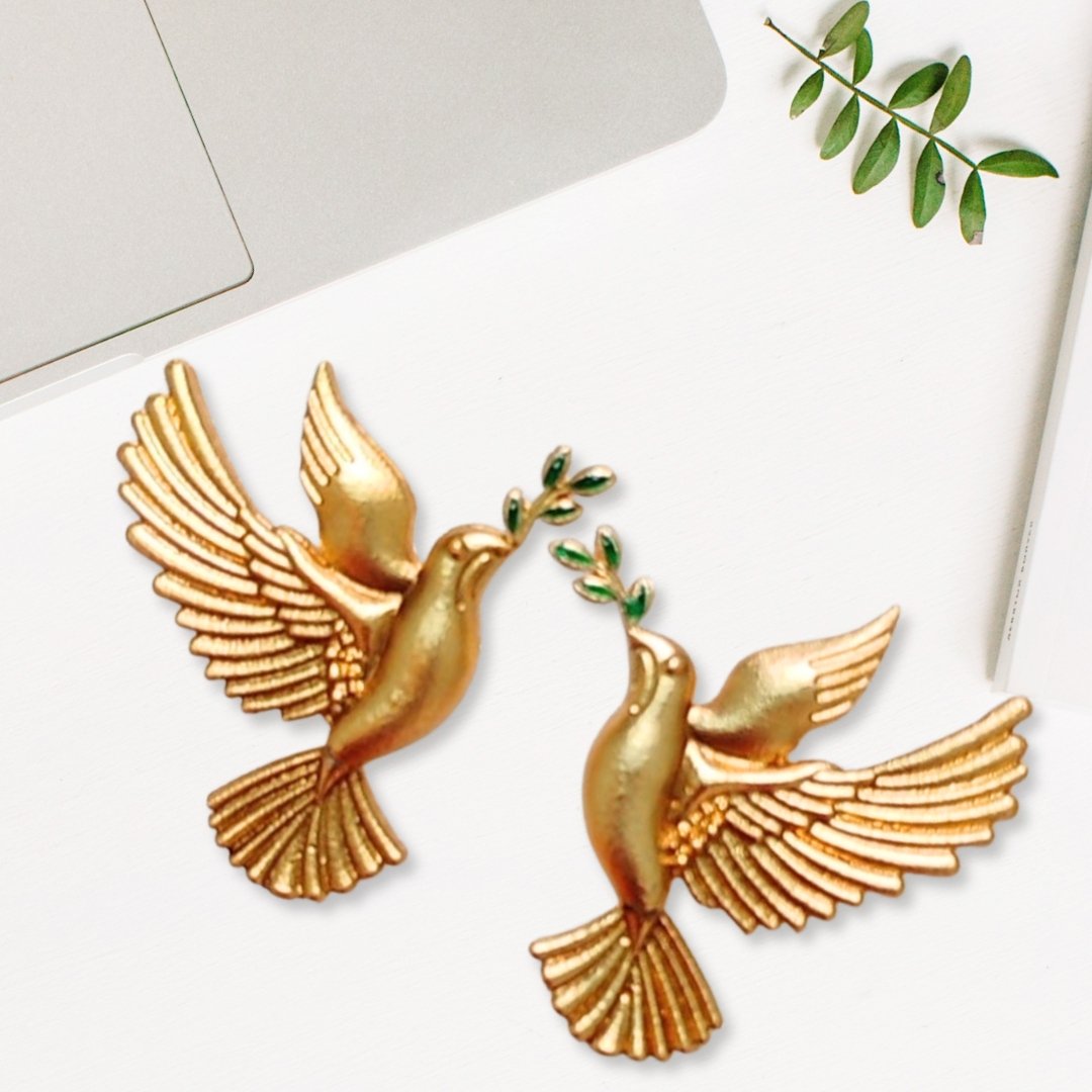 Kurtis Sarees Suits Lahenga Dresses& Gowns Indowestern Bridal Collection 